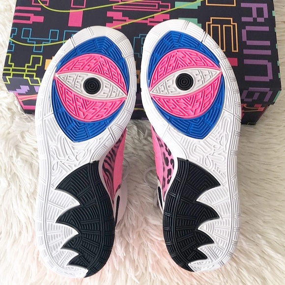 ‼️SOLD‼️NIKE KYRIE 6 BASKETBALL SNEAKERS - Picture 8 of 12
